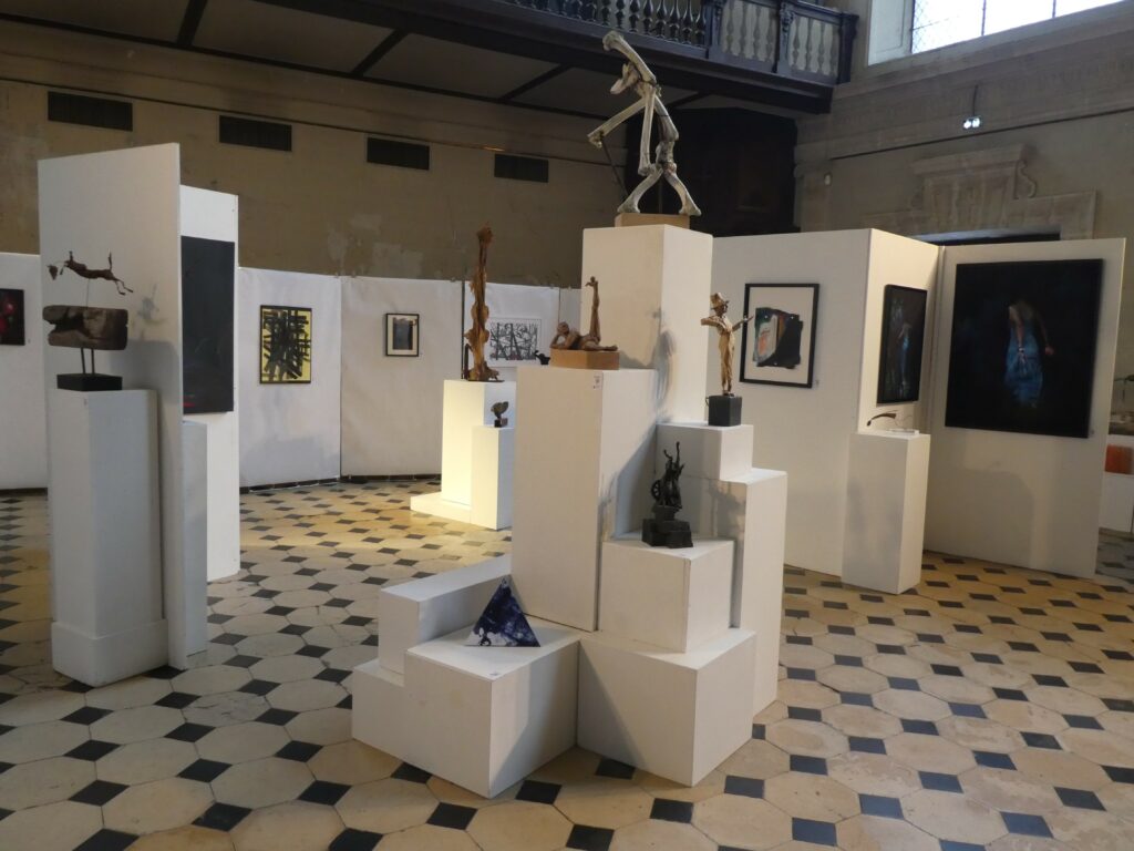 sculptures exposées à la chapelle st nicolas